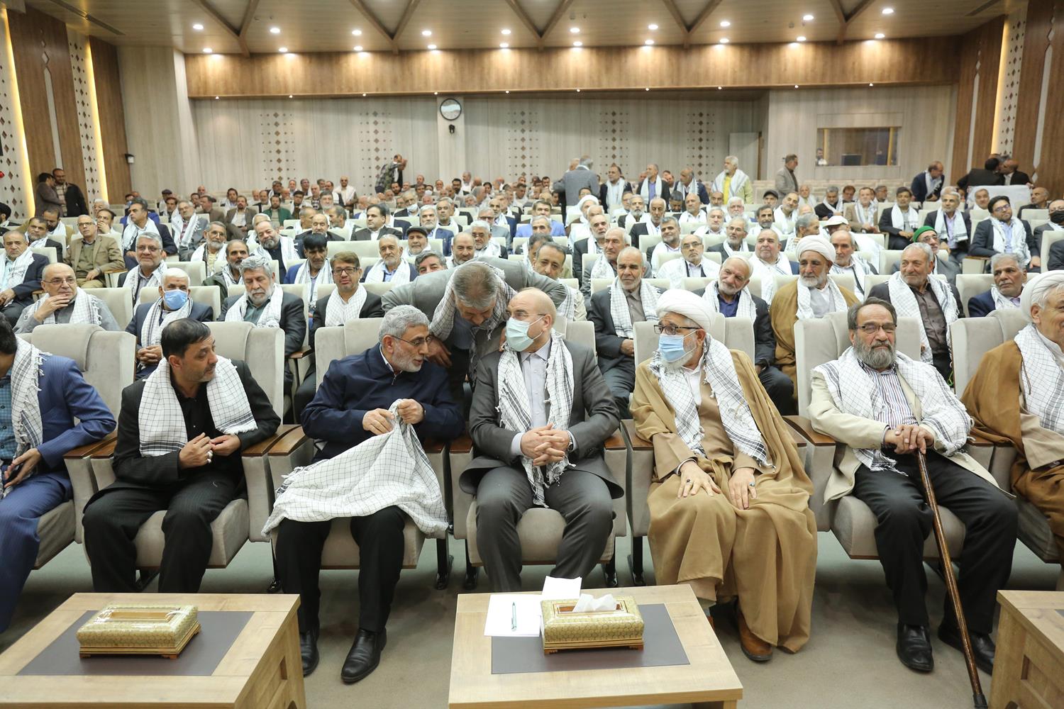 حضور سردار قاآنی و قالیباف در جمع «یاران خراسانی»