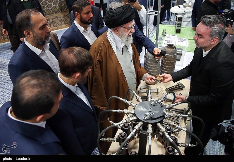 بازدید رهبر انقلاب از نمایشگاه توانمندی‌های بخش خصوصی
