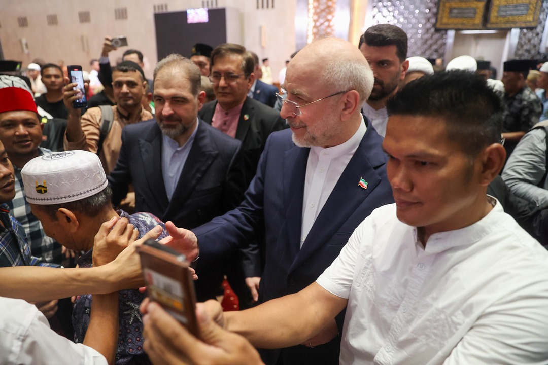 حضور قالیباف در اجتماع ۲۰۰ هزار نفری نمازجمعه جاکارتا