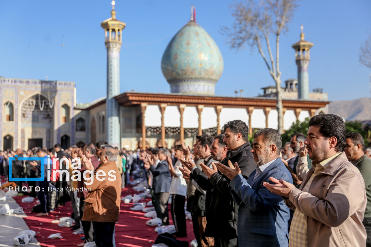 نماز عید فطر در حرم شاهچراغ