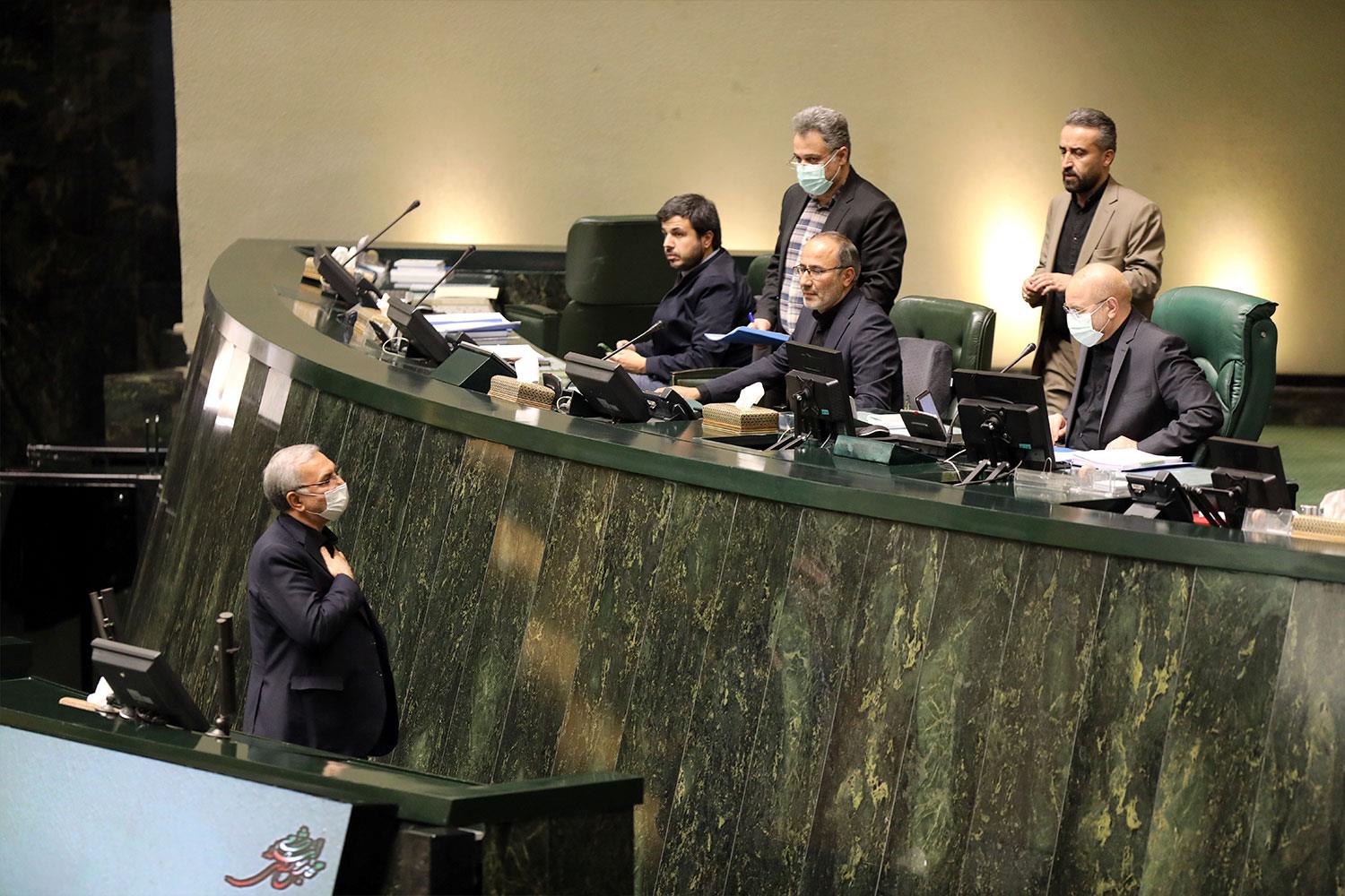 وزیر بهداشت در صحن علنی ۲۲ فروردین مجلس