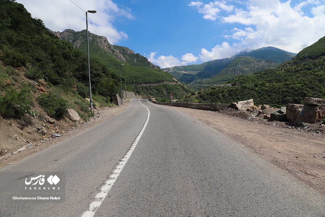 ریزش سنگ در جاده کندوان