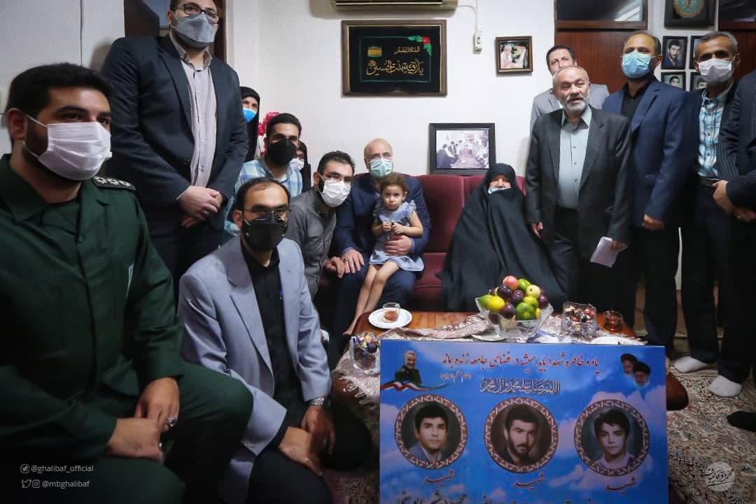 دیدار قالیباف با خانواده شهیدان یوسفی در سفر گیلان