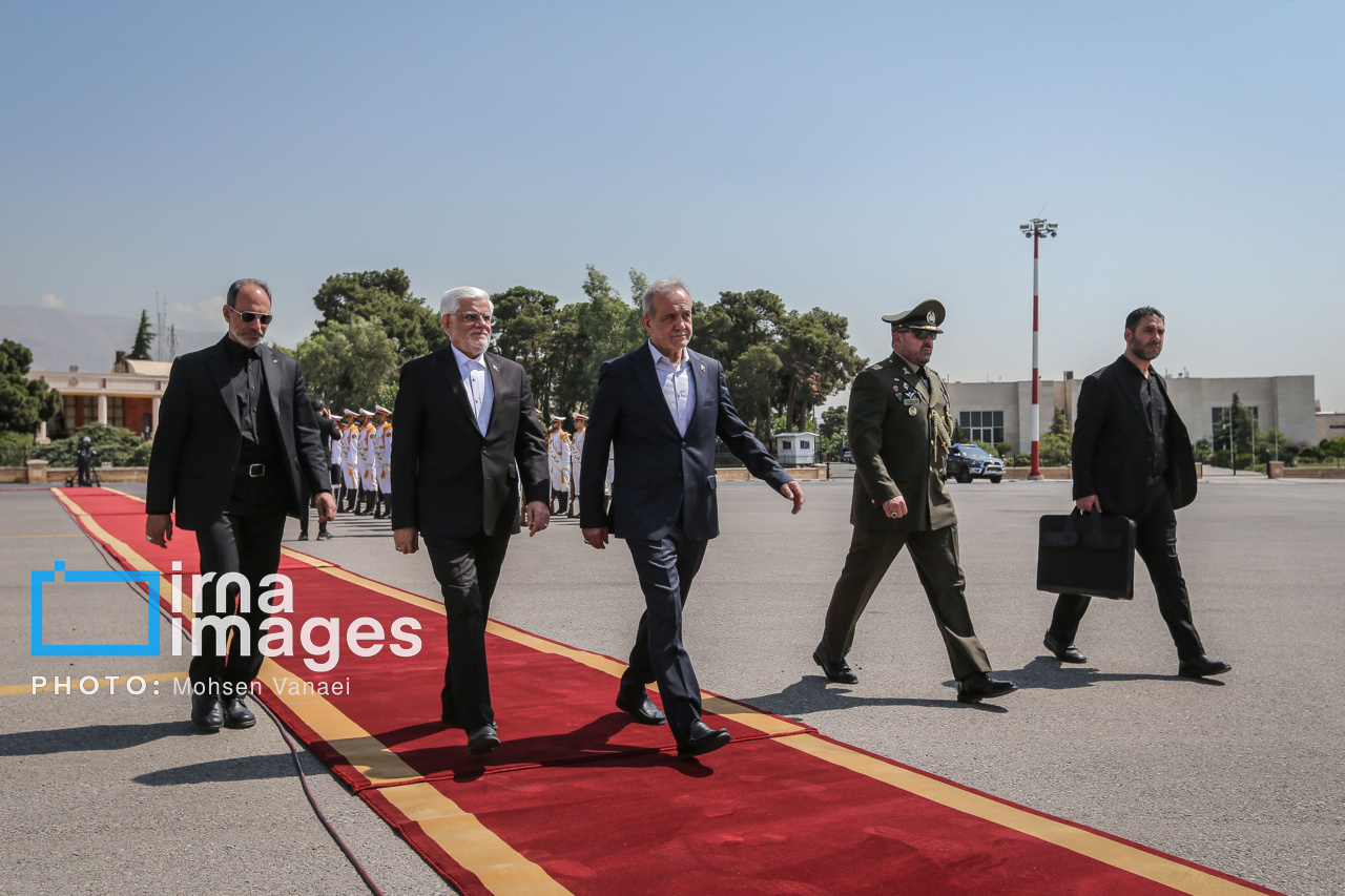 تصاویر بدرقه رئیس‌جمهور در سفر به پاکستان