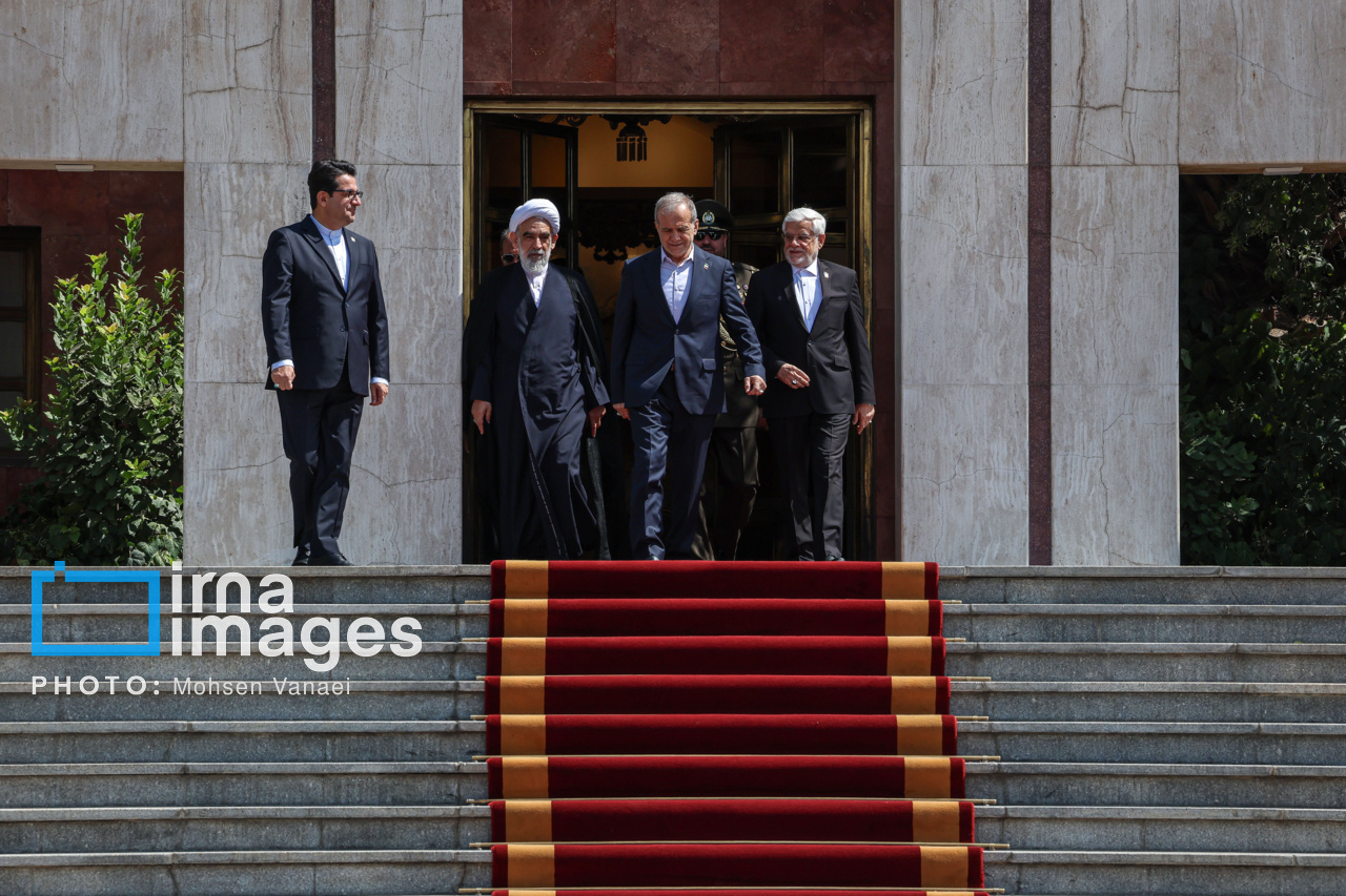 تصاویر بدرقه رئیس‌جمهور در سفر به پاکستان