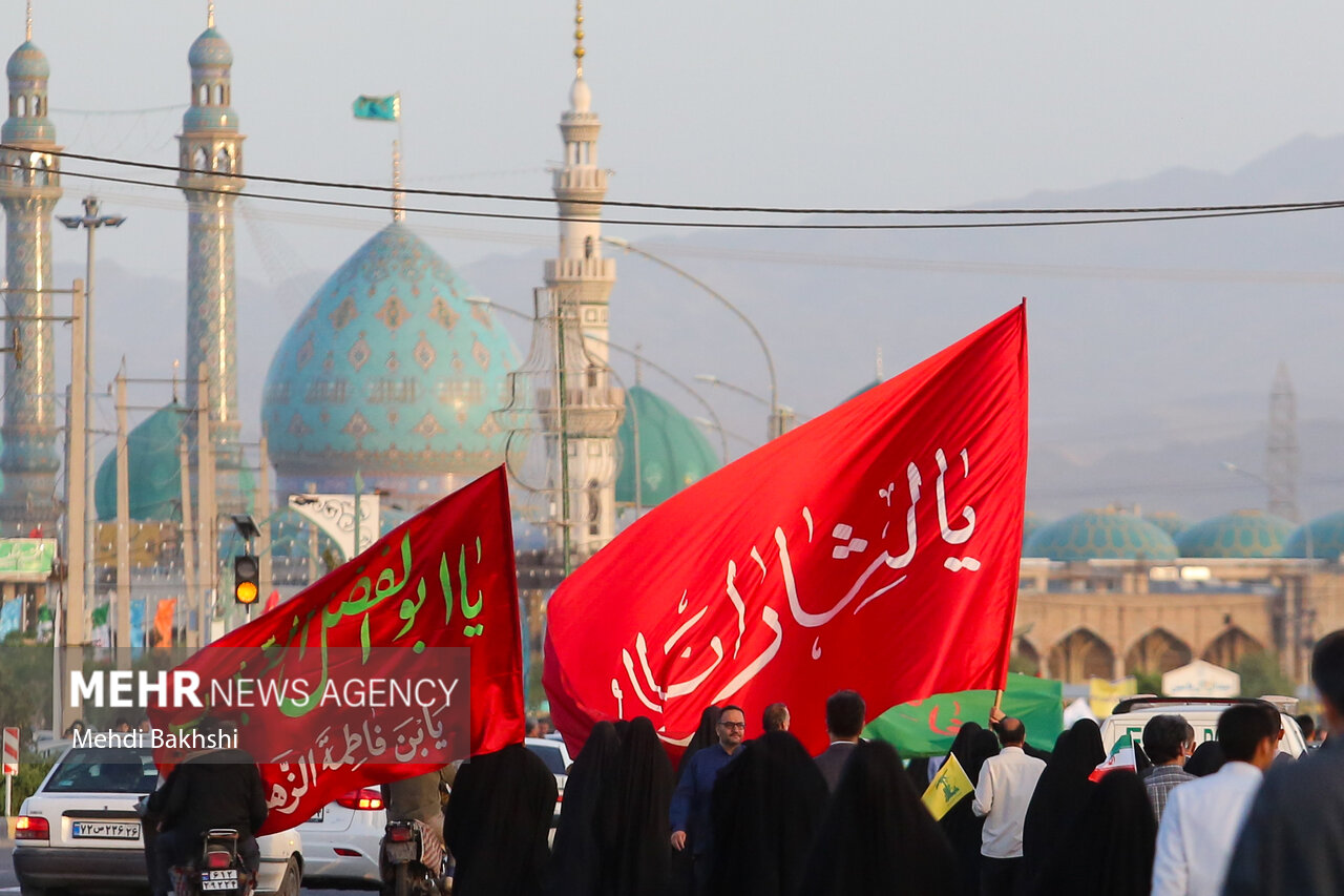 راهپیمایی «انا علی العهد» در طریق المهدی قم