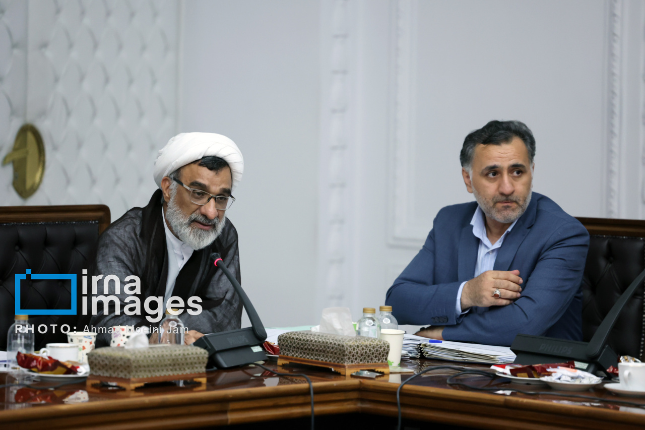 جلسه شورای عالی انقلاب فرهنگی