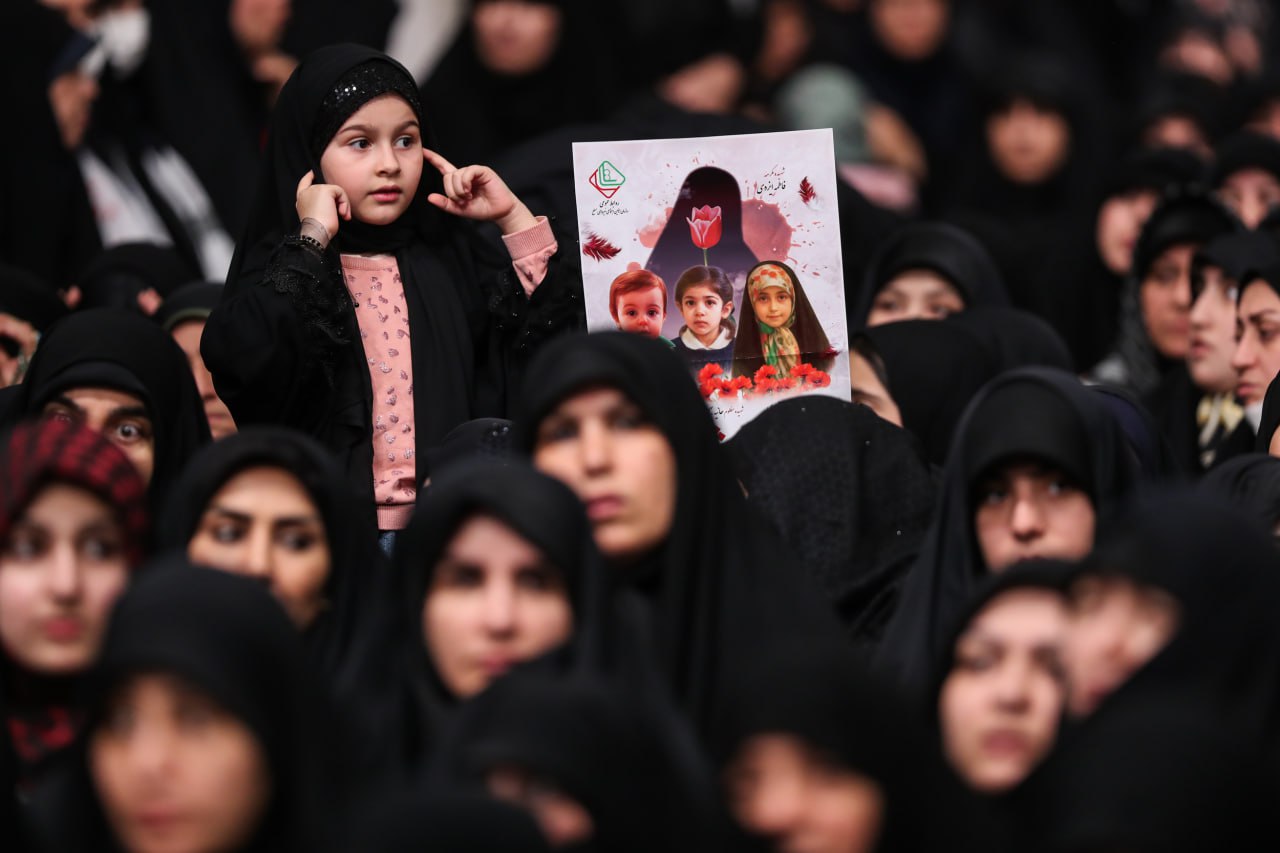  حضور قالیباف در سومین شب مراسم عزاداری شهادت حضرت زهرا(س) 