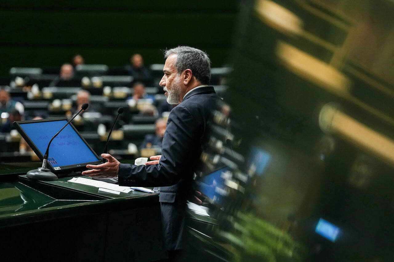 حضور امیر موسوی و عراقچی در جلسه غیرعلنی مجلس