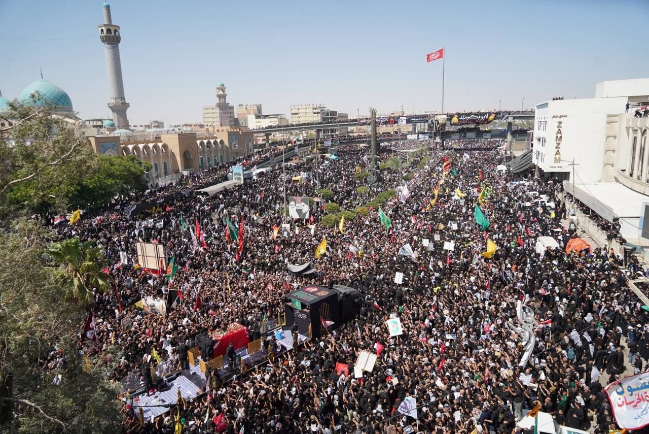 تصاویر تشییع امام شهید در میدان ثورةالعشرین