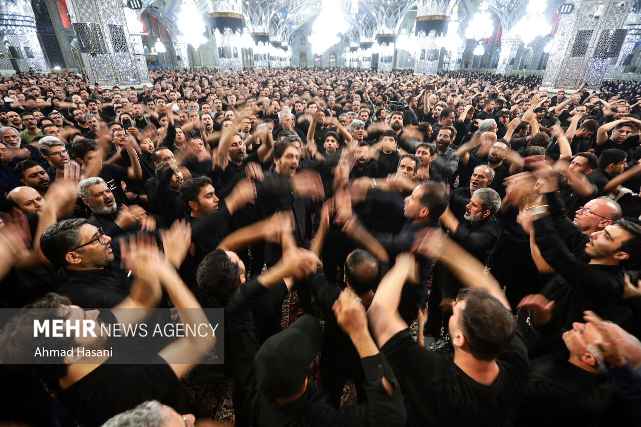 شب تاسوعای حسینی در حرم مطهر امام رضا (ع)