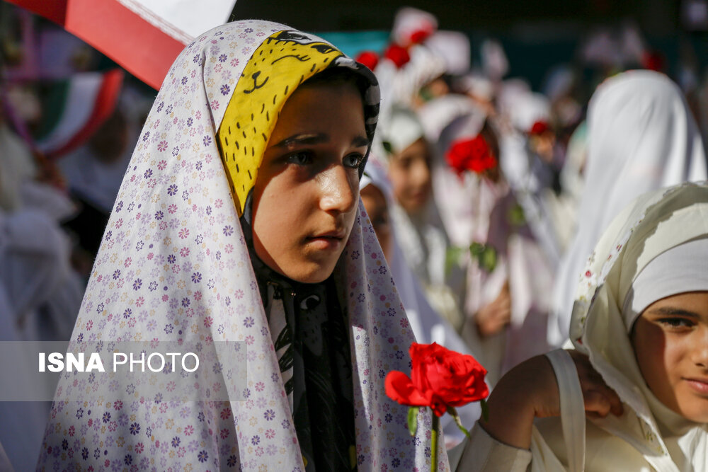 جشن تکلیف دختران در حرم مطهر بانوی