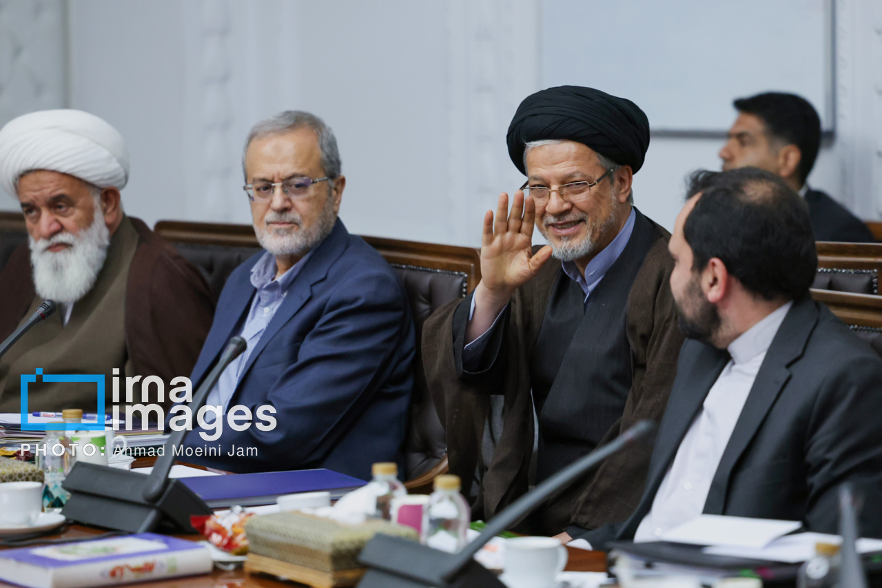 جلسه شورای عالی انقلاب فرهنگی
