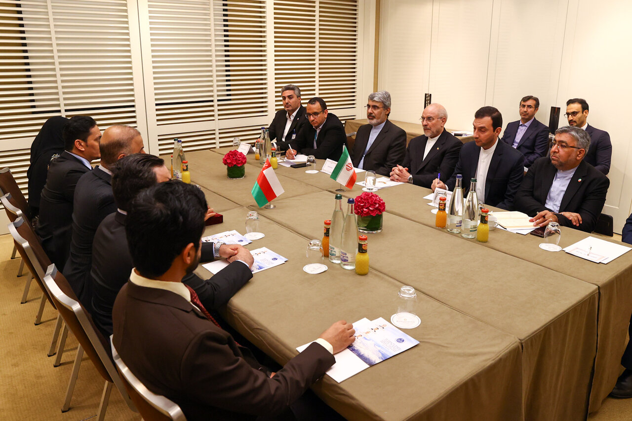 دیدار رئیس مجلس عمان با قالیباف