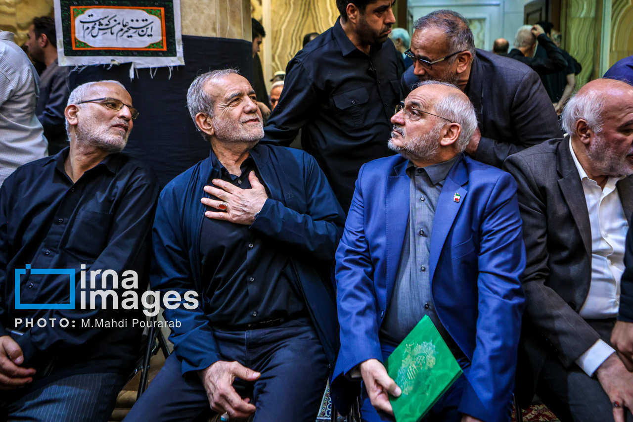 قالیباف و پزشکیان در مجلس ترحیم احمد توکلی