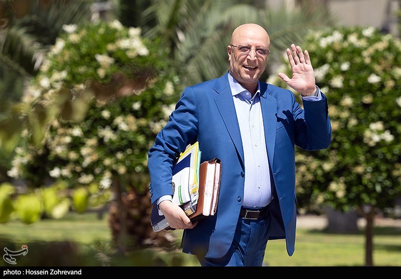 با وزرای کابینه در حاشیه جلسه هیئت دولت