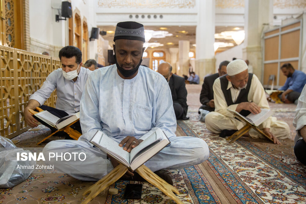 جزء خوانی قرآن کریم در حرم حضرت فاطمه معصومه