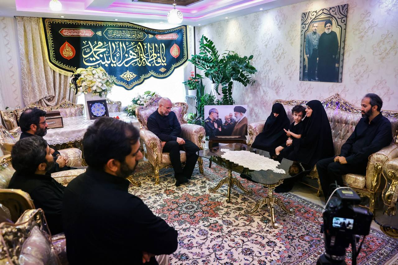 حضور قالیباف در منزل سپهبد شهید علی شادمانی