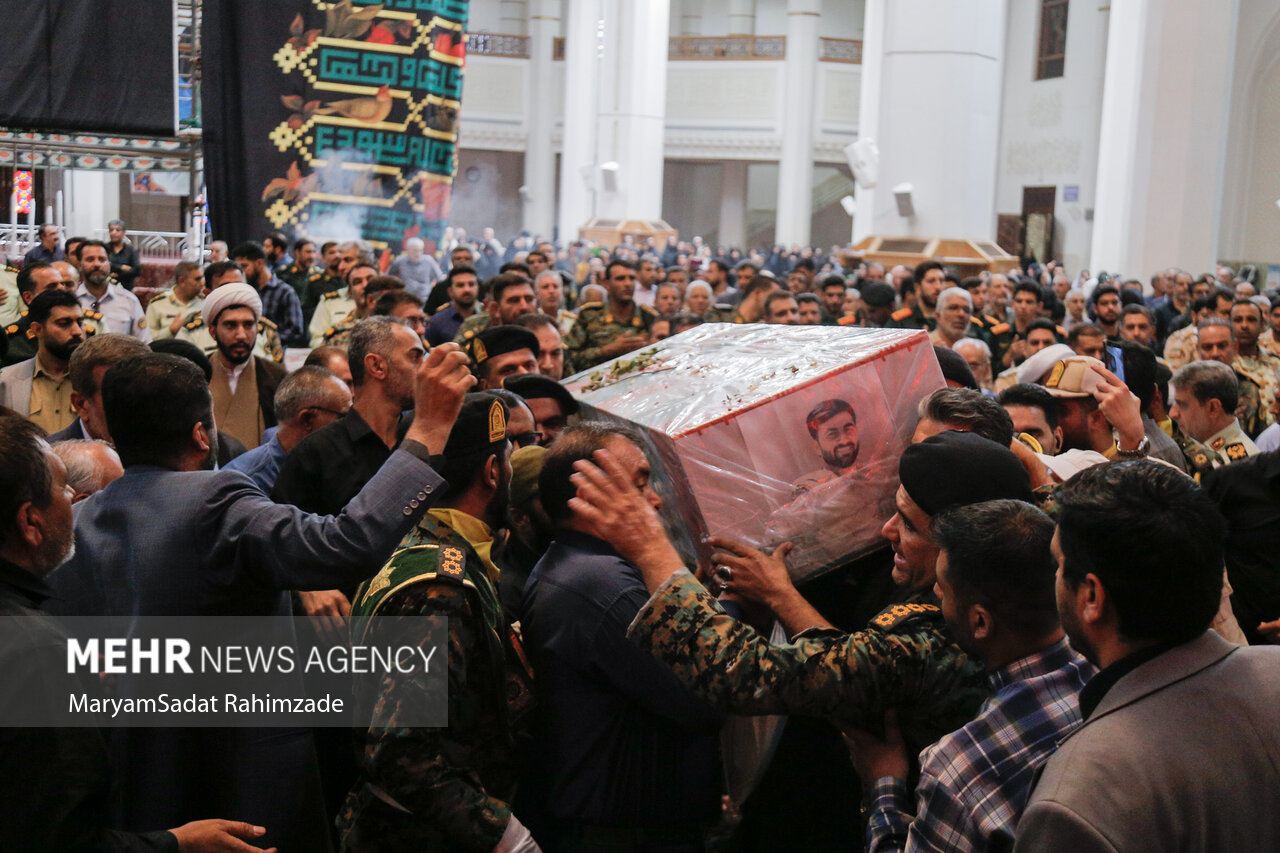 تشییع شهید مدافع امینت «سجاد جوکار» در حرم شاهچراغ (ع)