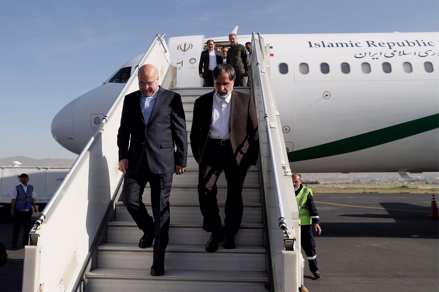 استقبال رسمی از قالیباف در فرودگاه بجنورد