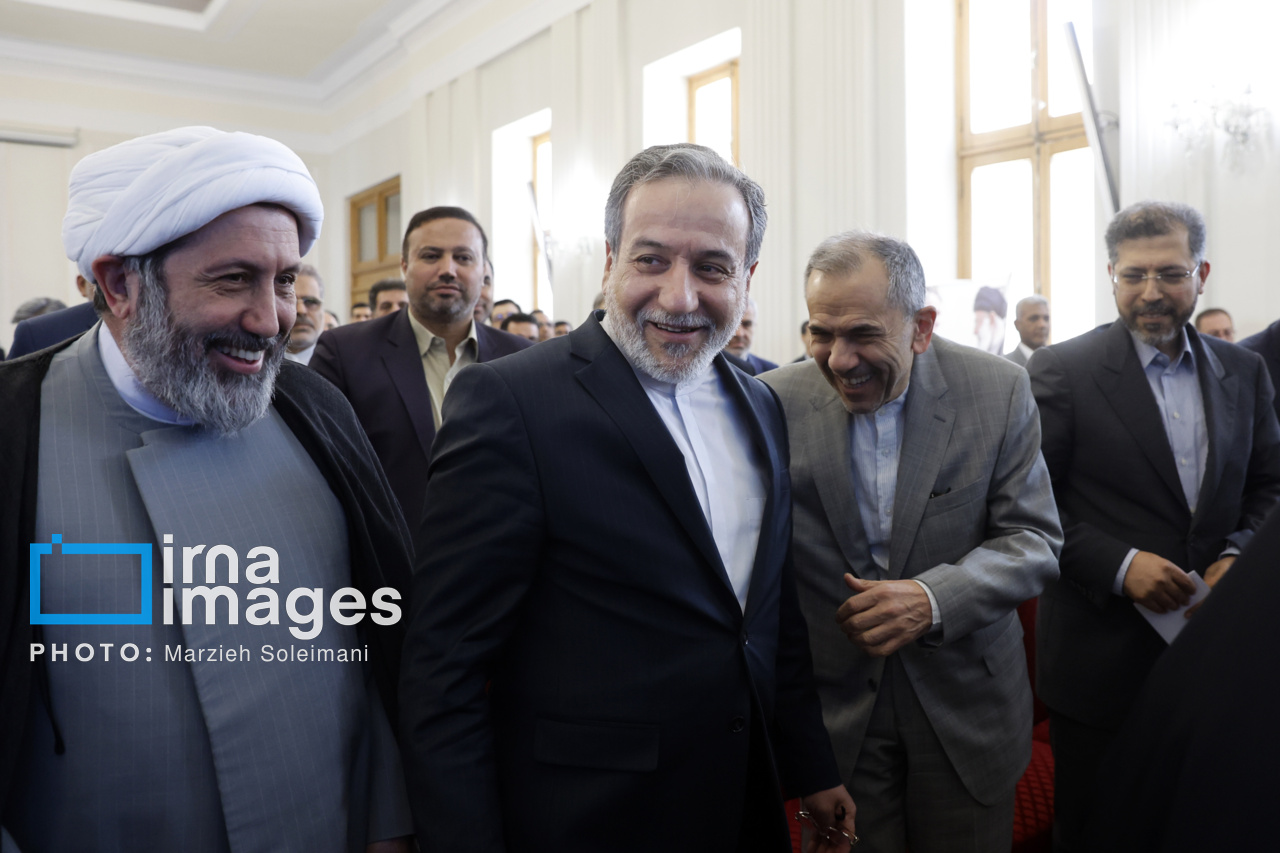 رونمایی از سردیس شهید امیرعبداللهیان در وزارت خارجه