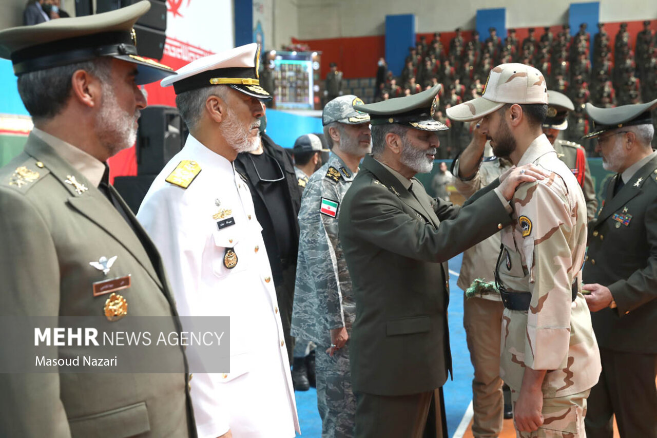 مراسم دانش‌آموختگی دانشجویان دانشگاه‌های افسری آجا