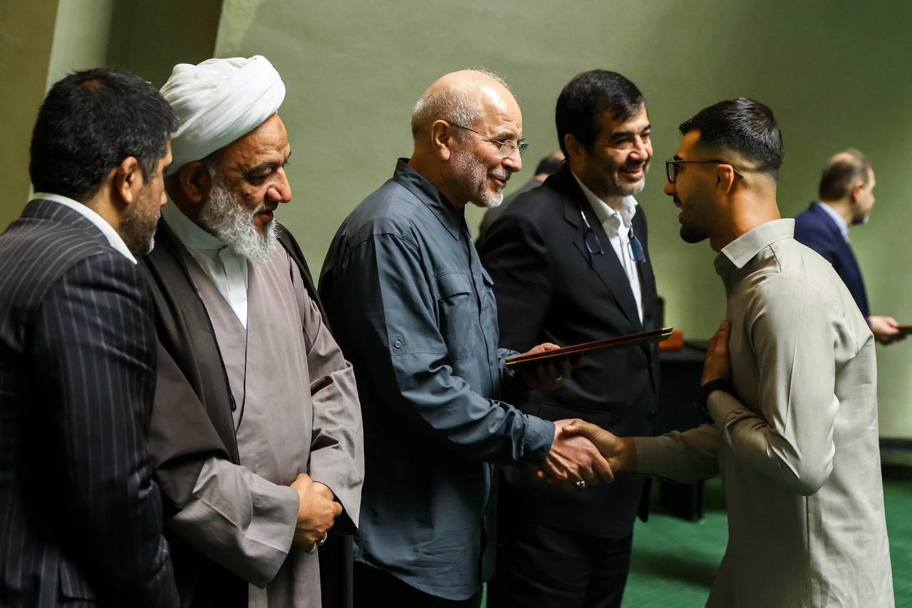 مراسم تقدیر از مدال‌آوران تیم‌های ملی کشتی آزاد و فرنگی در مجلس