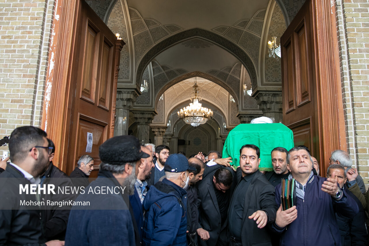 تشییع پیکر آیت‌الله محمد امامی کاشانی