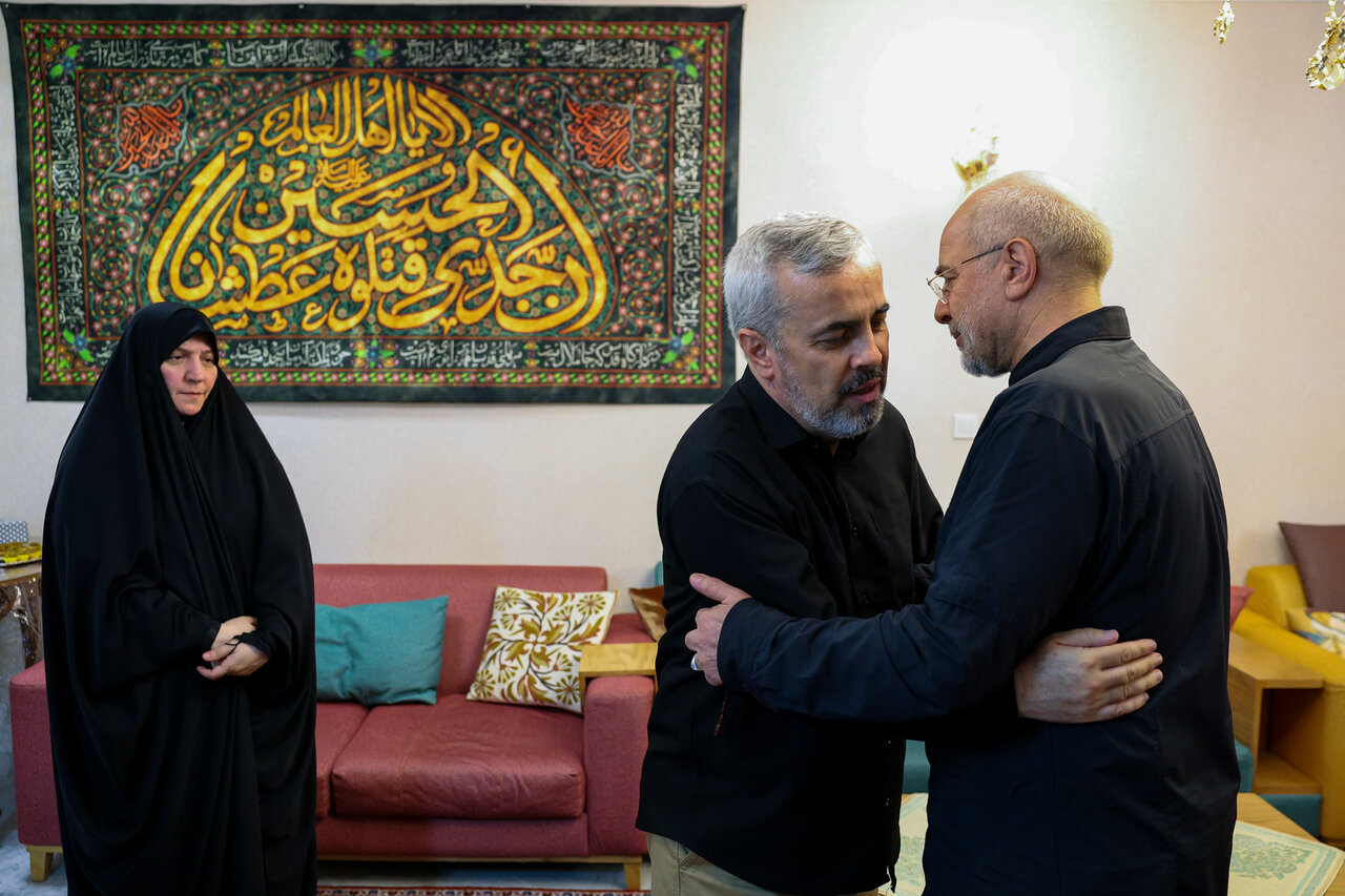 دیدار قالیباف با خانواده شهید باقری