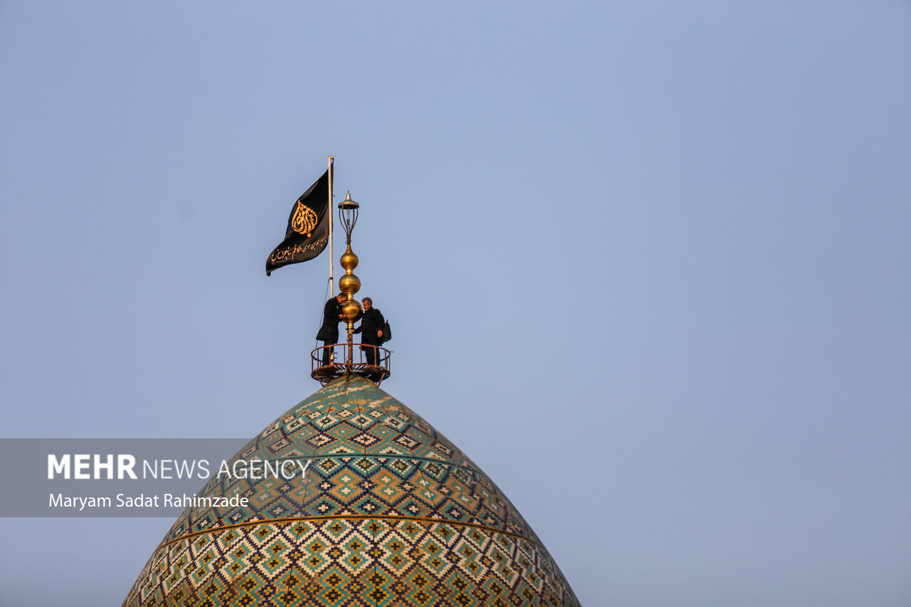 آئین تعویض پرچم حرم مطهر حضرت شاهچراغ(ع)