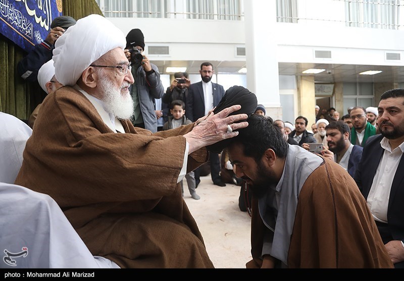 مراسم عمامه گزاری طلاب به مناسبت عید مبعث