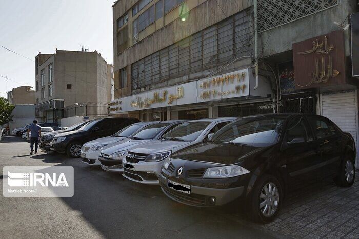 ریزش بی سابقه قیمت خودرو ها در بازار خودروهای داخلی