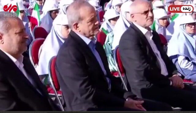 عدالت و امکانات کافی باید برای همه دانش آموزان مهیا باشد / با دعوا و اختلاف مشکل مملکت حل نمیشود