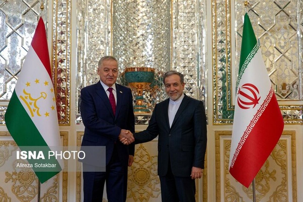 دیدار و گفتگوی وزرای امور خارجه ایران و تاجیکستان 