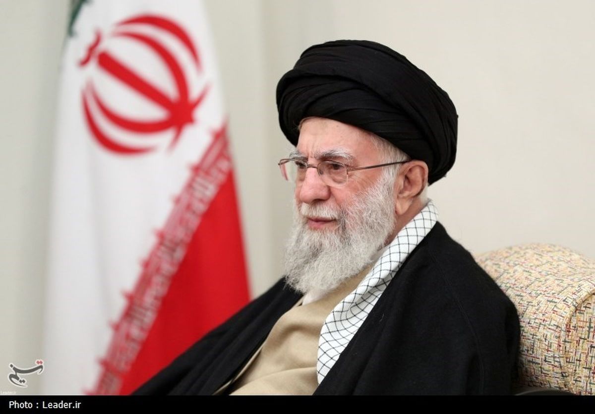  هم‌اکنون؛ ورود رهبر انقلاب به حسینیه امام خمینی(ره) و آغاز دیدار رمضانی مسئولان نظام +فیلم