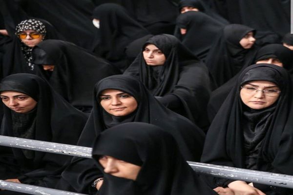حضور خانم سحر امامی در مراسم شام غریبان حسینی در حسینیه امام خمینی(ره) +عکس