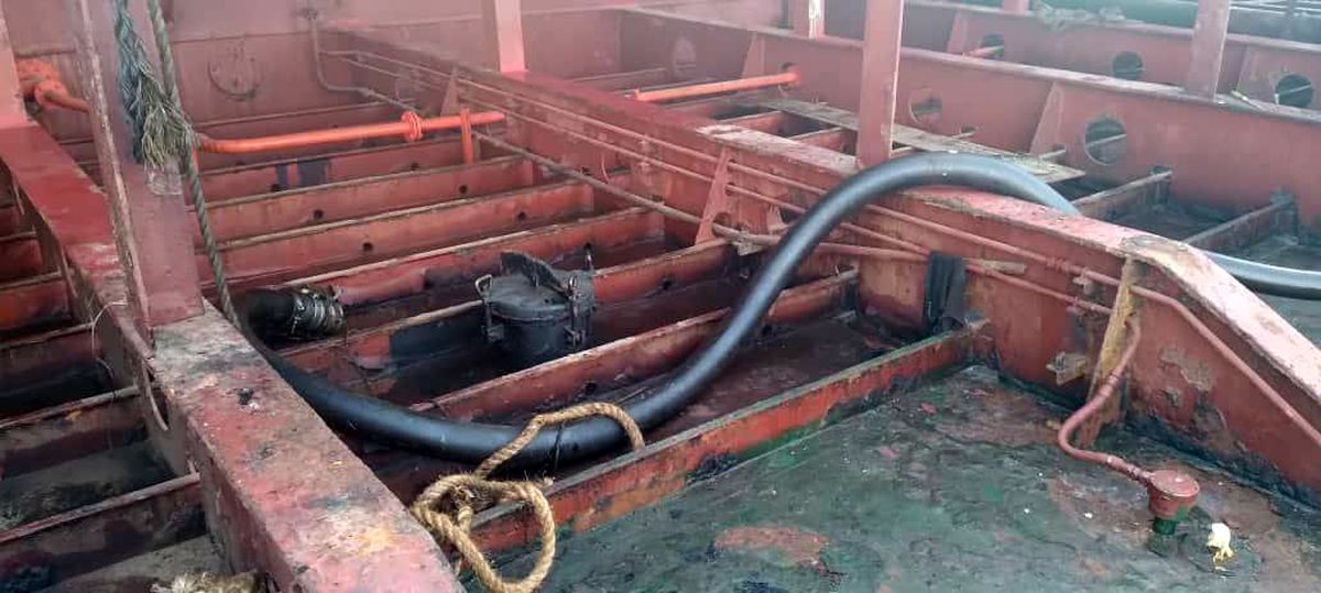 توقیف نفتکش خارجی به اتهام حمل سوخت قاچاق/ ۱۸ متهم دستگیر شدند