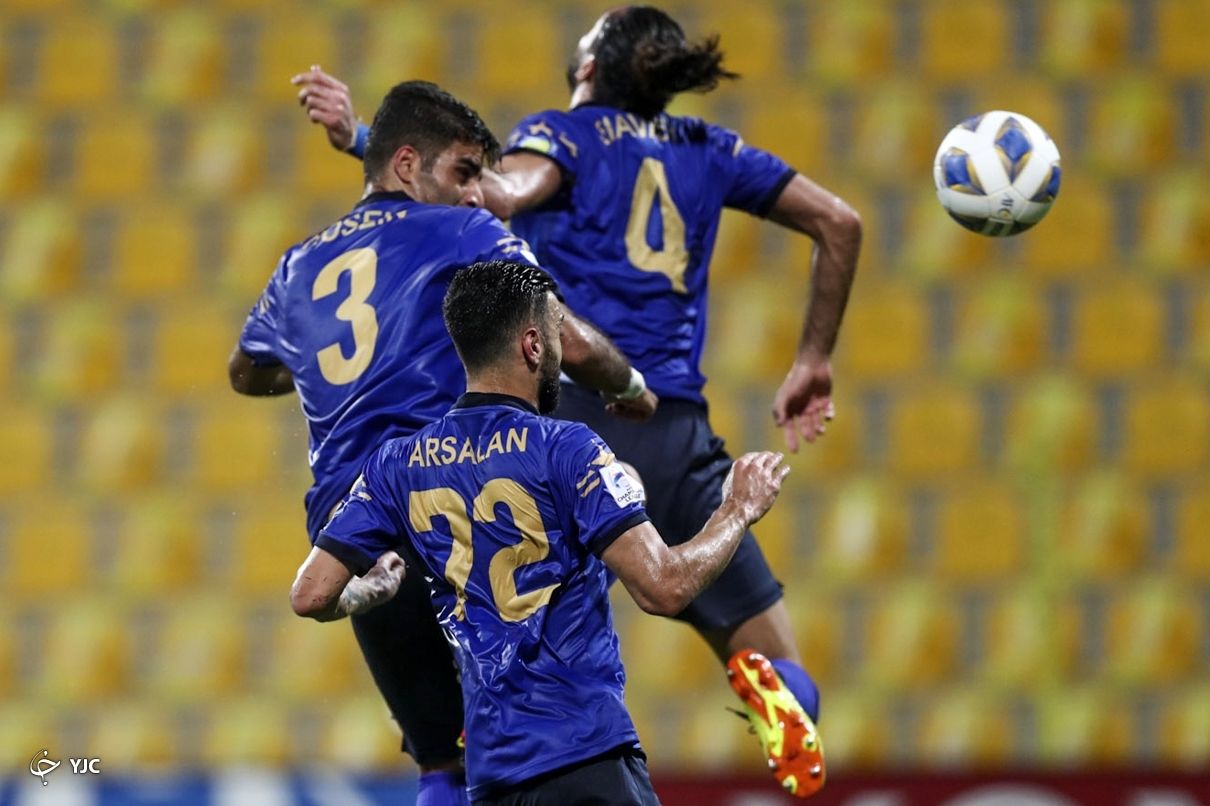 گل اول استقلال به ذوب آهن توسط یامگا در دقیقه ۲۷