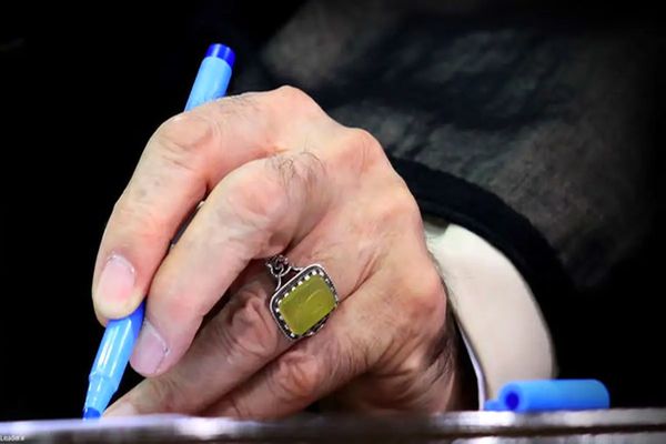 تقریظ رهبر انقلاب بر کتاب «خانوم ماه» و «همسفر آتش و برف»