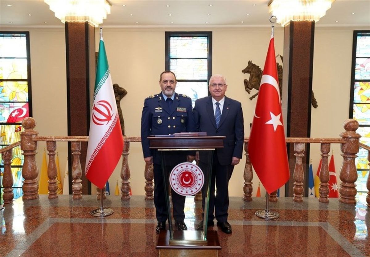 وزیر دفاع : ایران و ترکیه می‌توانند الگوی اتحاد کشورهای منطقه باشند
