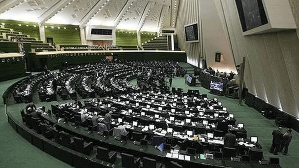 اجازه گرفتن مجلس از رهبر انقلاب برای رأی‌گیری وبیناری