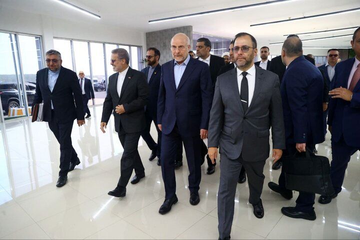 قالیباف: ایران تضمین‌کننده صلح منطقه است/ادای احترام رئیس مجلس و هیئت پارلمانی ایران به سیمون بولیوار/بازدید رئیس مجلس از مرکز فناوری ایران در کاراکاس