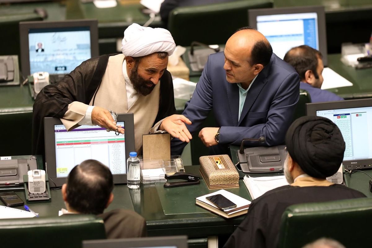  بازار انحصاری پیامک انبوه پای دو وزیر را به مجلس کشاند