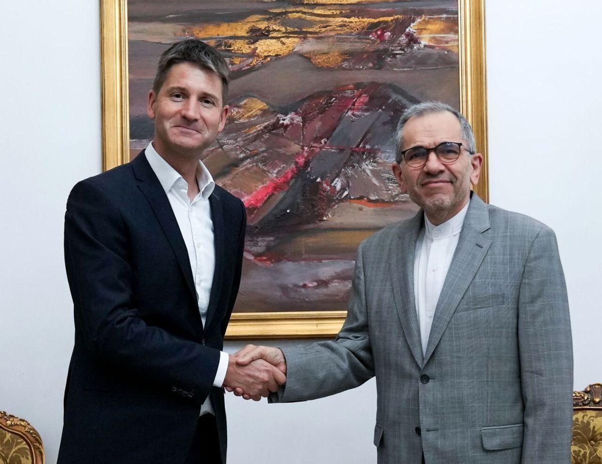 دیدار دیپلمات سوئیسی با تخت روانچی