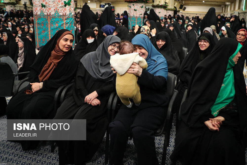 روایتی از دیدار هزاران نفر از زنان و دختران ایرانی با رهبر انقلاب