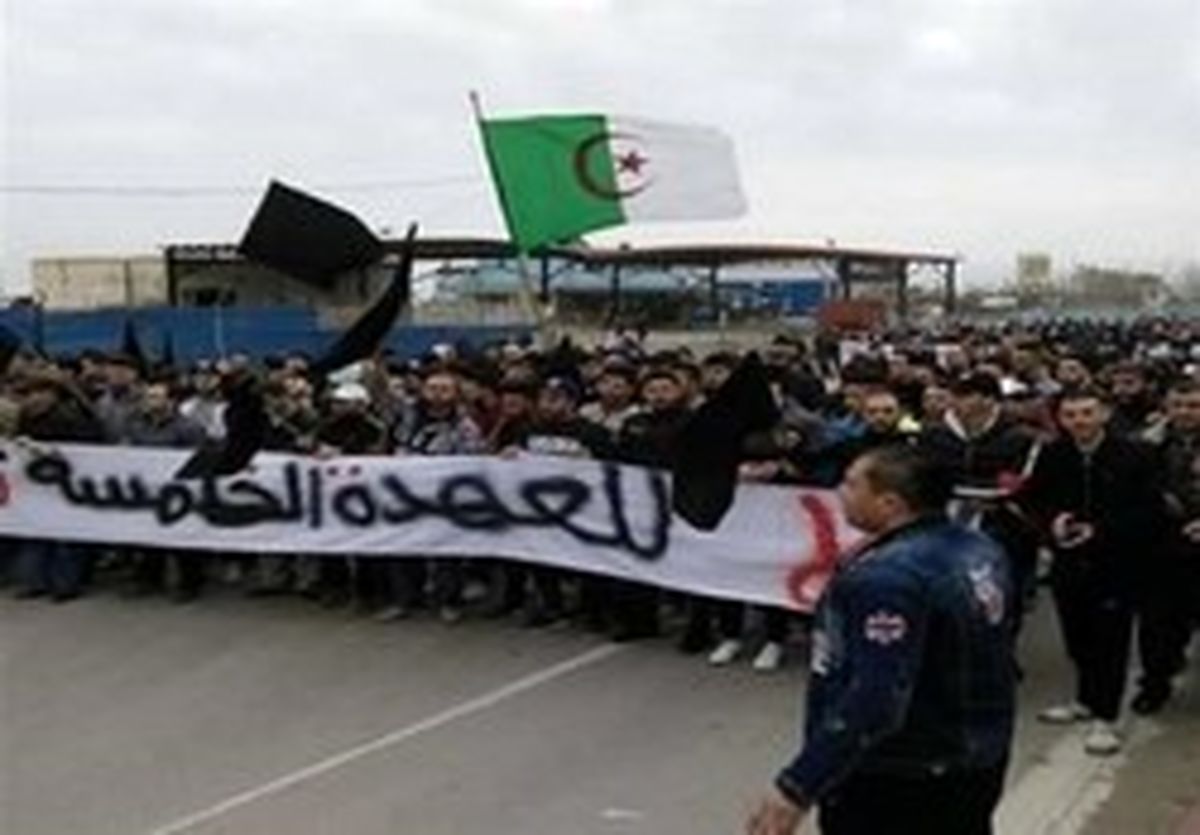 حمله پلیس الجزایر به مخالفان نامزدی بوتفلیقه در انتخابات