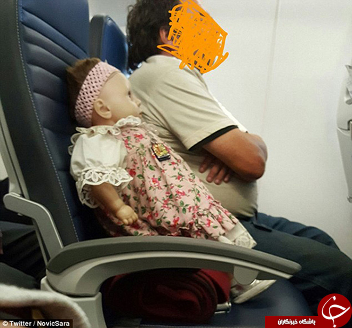 ماجرای سفرهای مرد عجیب با عروسکش! +تصاویر