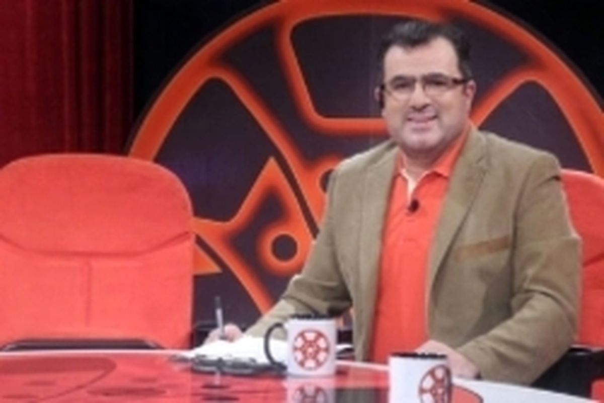 آقای مجری درکنار علامت عزاداری دوران قاجار +عکس