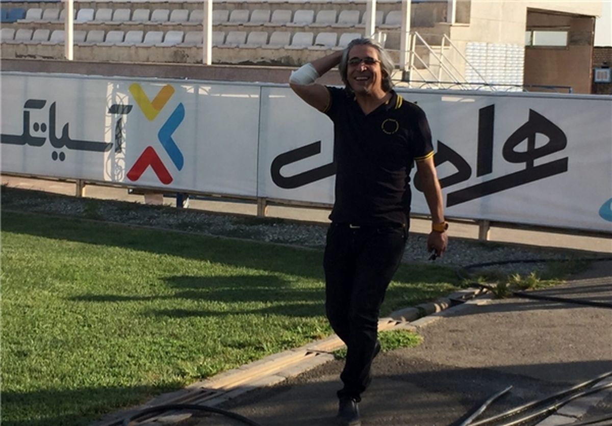 حضور بازیگر سینما در تمرین استقلال +عکس