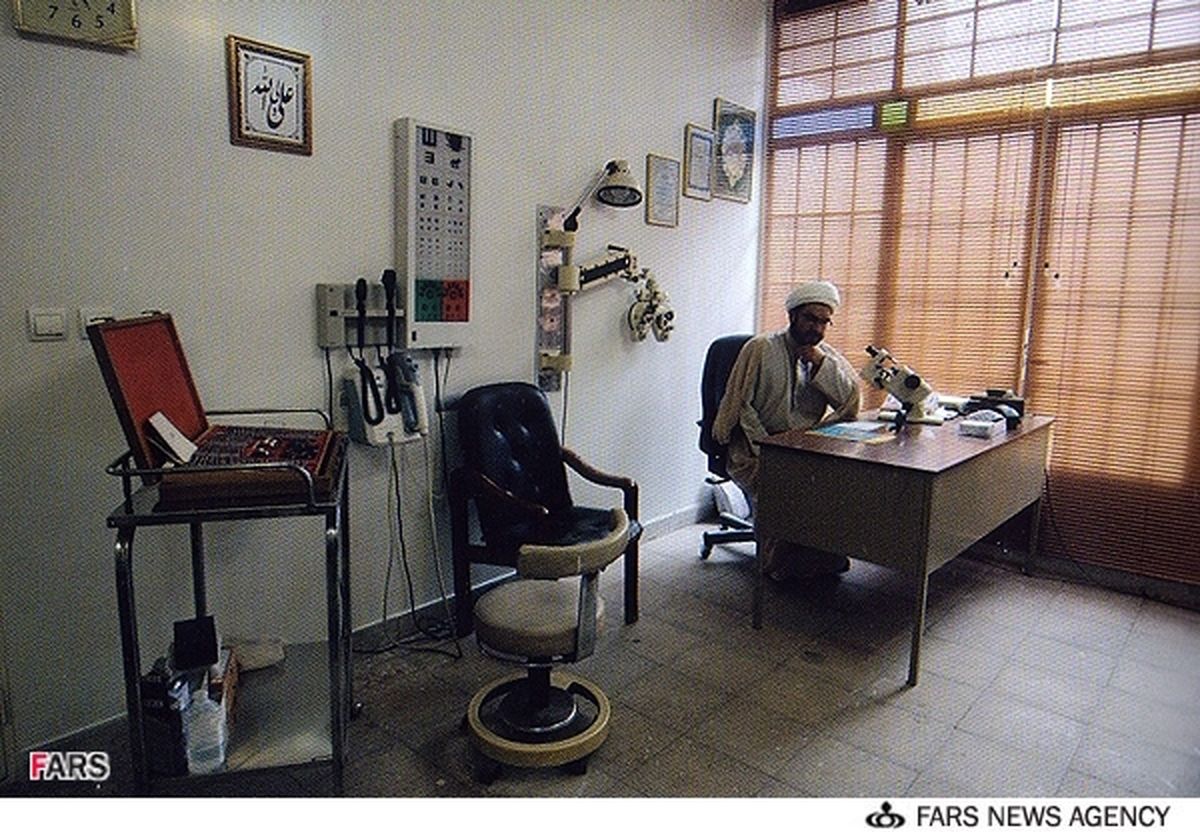 روحانی که اپتومتریست است/تصاویر